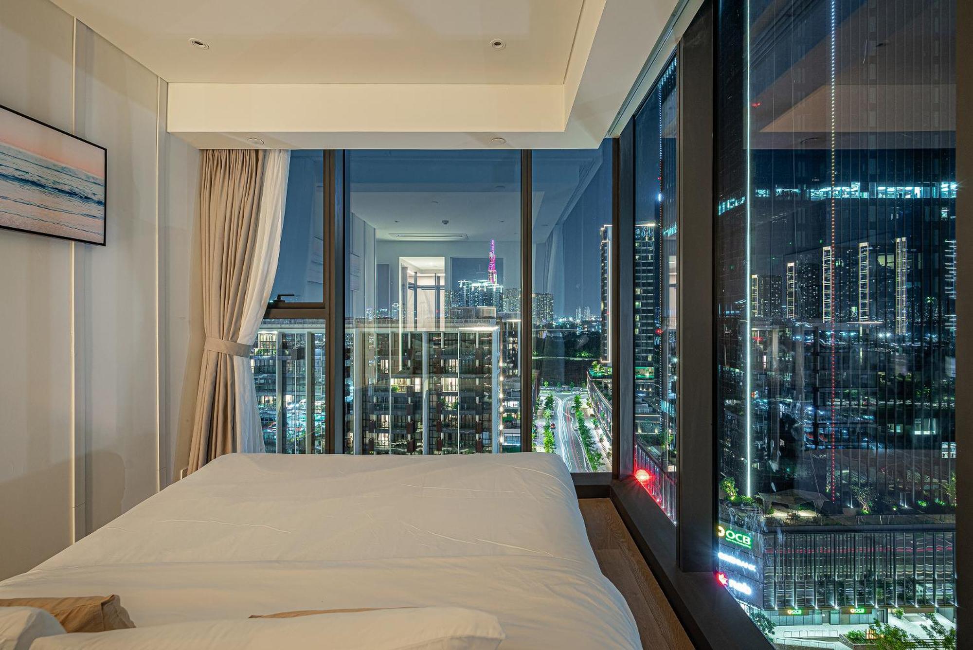 The Metropole Opera Residence By Kaystay Хошимин Номер фото